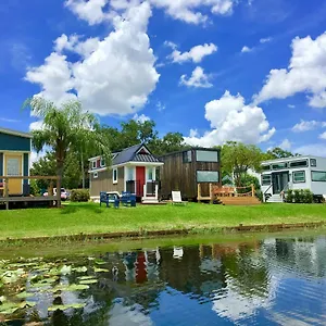 Lakefront Tiny Holiday home